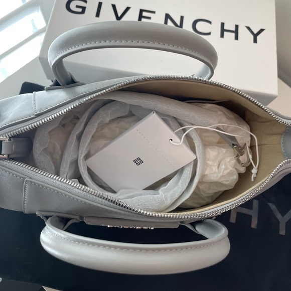 ❌SOLD❌ GIVENCHY small Soft ANTIGONA - Cloud Grey - Picture 11 of 16